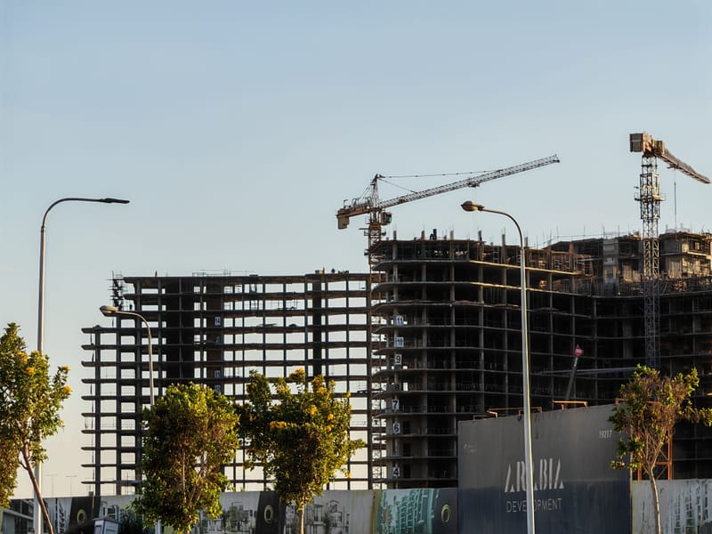 Dubai’s Q2 Paradox: Record Handovers Meet the Sharpest Launch Slowdown in Years